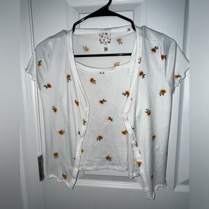 Belle du Jour girl kids short sleeves shirt top white with flowers medium